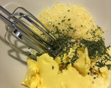 Foto langkah ke 2 dari resep Garlic Cheese Cookies.