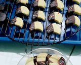 Foto langkah ke 7 dari resep Kue sabit coklat.