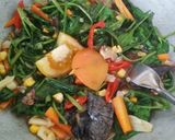 Foto langkah ke 4 dari resep Tumis Kangkung Saus Tiram.