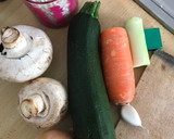 Foto del paso 1 de la receta: Risotto de calabacín y champiñones