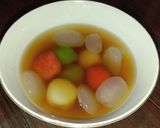 Foto langkah ke 4 dari resep Wedang ronde pelangi.