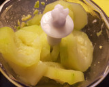 Foto del paso 4 de la receta: Crema de calabacín con aguacate y cacahuetes