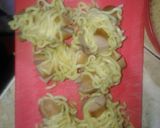 Foto langkah ke 6 dari resep Chicken Sausage Roll Noodles.