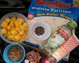 Foto langkah ke 1 dari resep Healthy Mango Wrap.