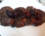Foto del paso 8 de la receta Solomillo de cerdo al Oporto con arándanos, dátiles y pasas de corinto