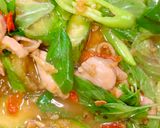 รูปขั้นตอนการทำที่ 3 ของ ไก่ผัดโหระพากับมะเขือยาว