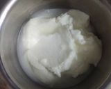 A picture of step 1 of Strawberry lassi.