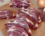 Tejfölös, habart, füstölt tarja leves, zöld fűszerekkel és zöldségekkel recept fázis 1 fotója
