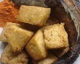 A picture of step 1 of Awara wit fried fish.