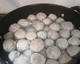 Foto langkah ke 2 dari resep Bakso sapi rumahan mantap & praktis.