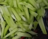 Foto langkah ke 2 dari resep Tumis bunga pepaya.