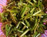 Foto langkah ke 2 dari resep Tumis Udang Sayur Paku.