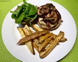 Foto del paso 2 de la receta: Burger Veggie de lentejas, champiñones, cebollita caramelizada, queso y rúcula en pan integral 🍔