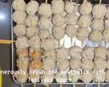 A picture of step 9 of Tsukune No Teriyaki - Chicken meatballs with teriyaki sauce.