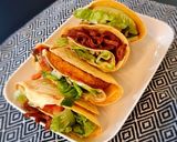 Foto langkah ke 6 dari resep Tortilla Wrap With Smoked Beef And Chicken Burger.