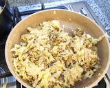 Foto del paso 6 de la receta: Repollo con huevo y queso como acompañamiento