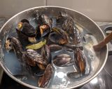 Foto langkah ke 1 dari resep Kerang saus lemon garlic buttercream.