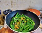 A picture of step 2 of Bhindi masala.