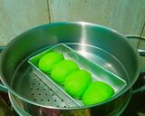 Foto langkah ke 7 dari resep Roti Kukus Pandan.