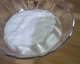 A picture of step 1 of Strawberry lassi.