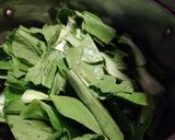 Foto langkah ke 1 dari resep Sayur Sawi Kuah Simple.