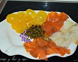 Foto del paso 2 de la receta Ensalada de pescados ahumados, alcaparras, naranjas y guacamole
