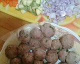 صورة لخطوة 1 من وصفة مقرونة بالخضار وكريات اللحم🍝🍲