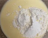 Foto del paso 3 de la receta Bizcocho de yogur y naranja con chispas de chocolate en freidora de aire