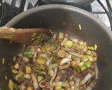 Foto del paso 4 de la receta: Fideos salteados con puerro y salsa de soja