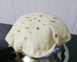 A picture of step 3 of Fulka Indian bread.