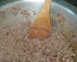 A picture of step 2 of Minced meat spaghetti.