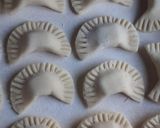 Foto del paso 3 de la receta: Empanaditas de dulce con masa de queso💫