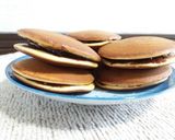 Foto langkah ke 8 dari resep Dorayaki coklat kismis.