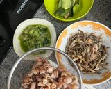 Foto langkah ke 1 dari resep Ikan tri cumi asin sambal ijo.