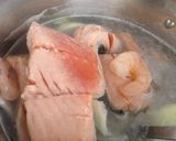 Foto del paso 1 de la receta: Chupe de Salmón con Camarones!