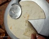 A picture of step 8 of Tandoori paneer tikka grilled tortilla wrap.