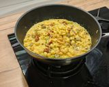 Foto del paso 6 de la receta Wok de pasta corta con tomates secos, champiñón y langostinos al curry