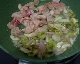 Foto langkah ke 2 dari resep Tumis Pare Ayam Jamur Kuping.