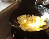 A picture of step 4 of Krela onion potato vegetable.