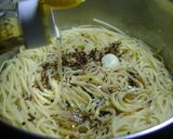 Foto del paso 5 de la receta: Tallarines aglio olio de la nona