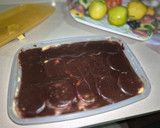 Foto del paso 3 de la receta: Tarta de galletas con chocolate y natillas