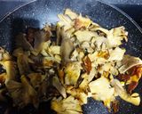 Foto del paso 2 de la receta: Puré de coliflor y parmesano + setas + pollo