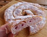 Foto del paso 14 de la receta: Ensaimada de coulis de frutos rojos