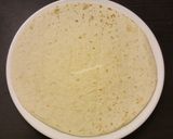 Hình bước làm 1 của món Tortilla Pizza