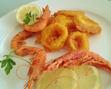 Foto del paso 8 de la receta: Calamares a la romana con gambas fritas