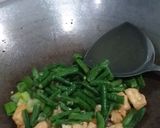Foto langkah ke 2 dari resep Oseng tahu kacang panjang.