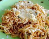 รูปขั้นตอนการทำที่ 4 ของ บะหมี่กึ่งสำเร็จรูปกับเจ้าชีสส