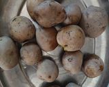 A picture of step 1 of Aloo Achari.