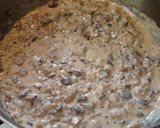 A picture of step 5 of Creamy mushroom sauce.