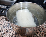 Foto del paso 1 de la receta: Fideos chinos con gambas y pollo